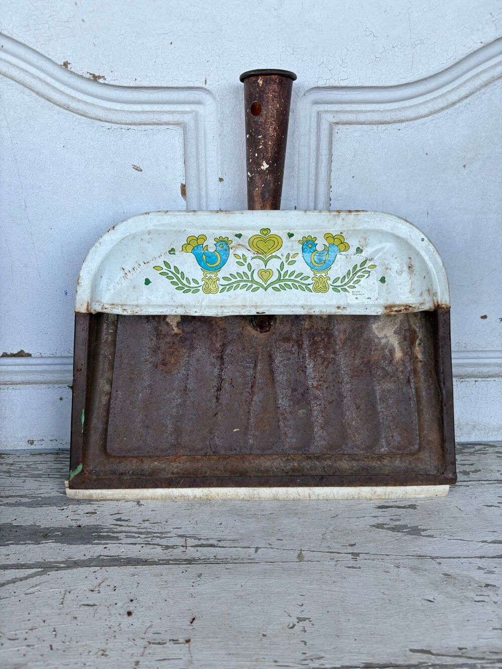 Vintage 1975 Pentron Metal Dustpan Rustic Farmhouse Folk Art Chicken Decor